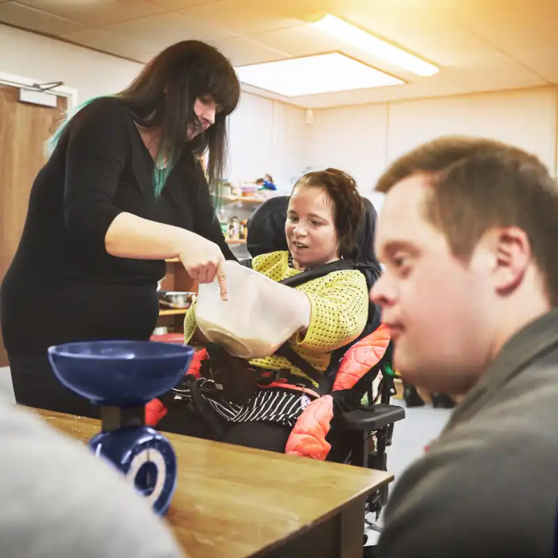 معذور افراد کی دیکھ بھال